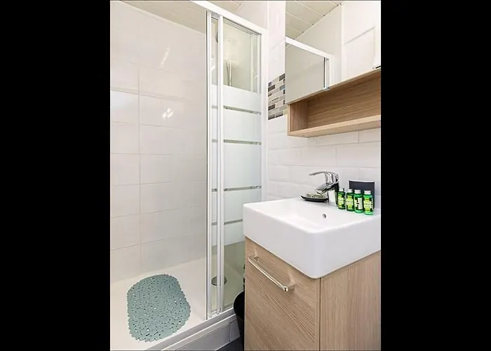 Petit En Rez-de-chaussee, Magnifique Quartier Historique De *